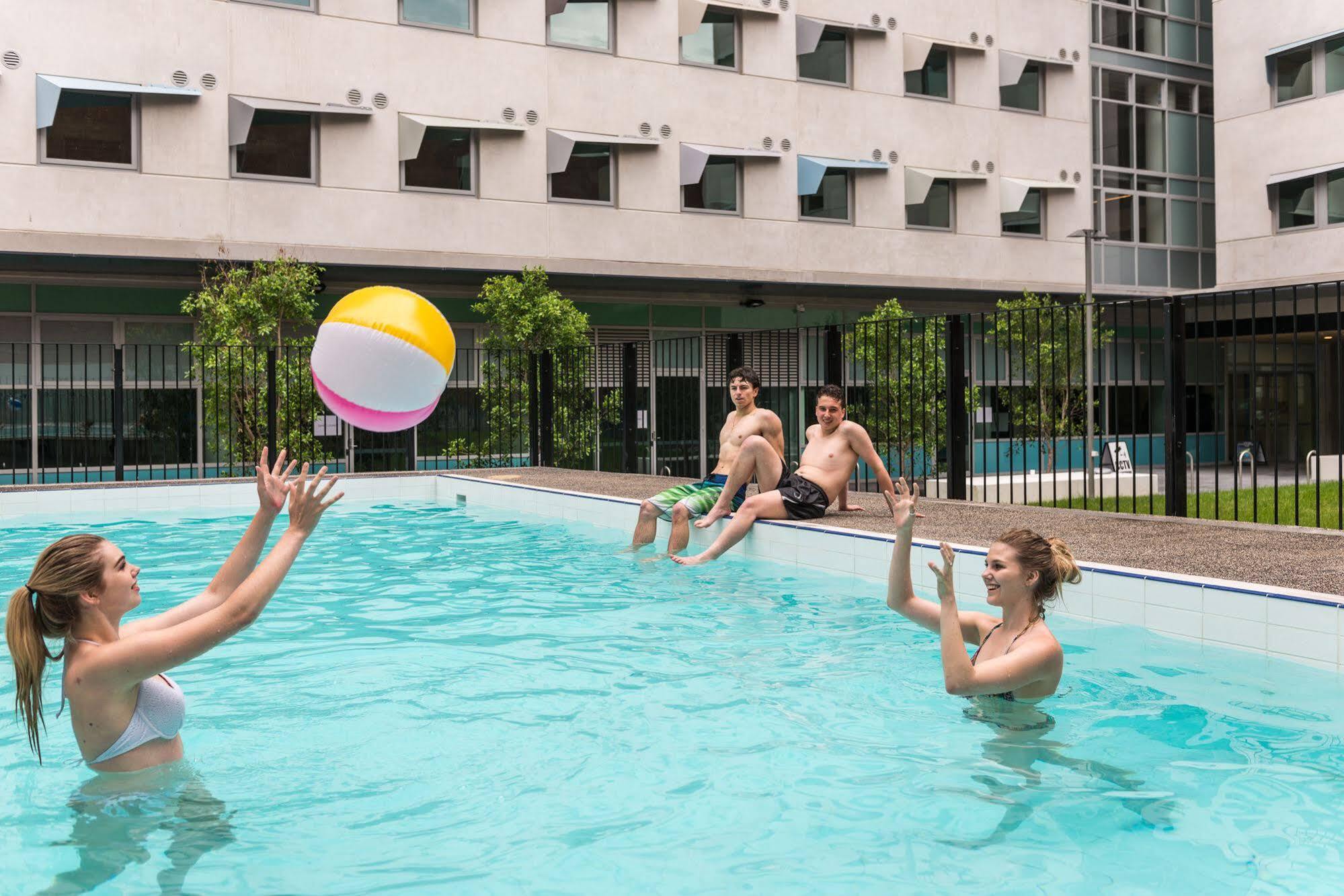 Student Village Мельбурн Экстерьер фото